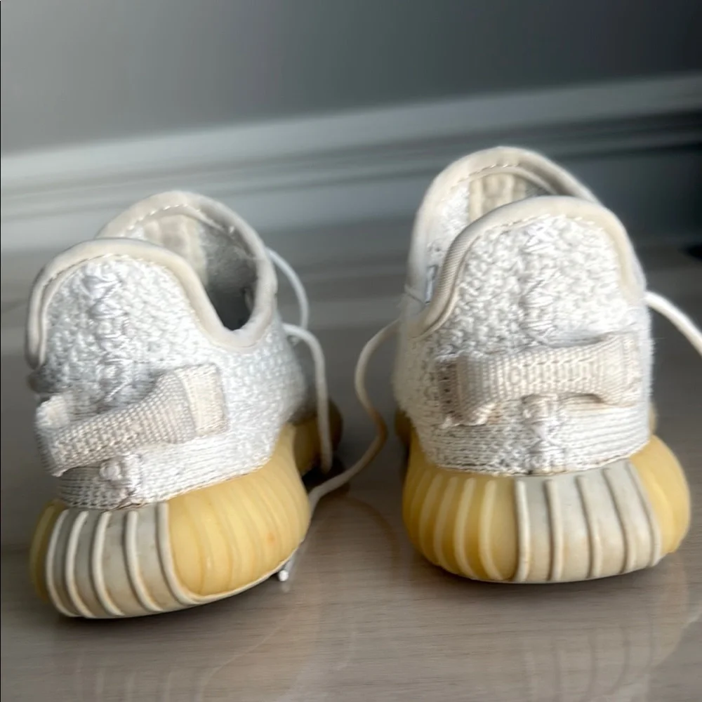 White Sneakers size 6k - Picture 5 of 10